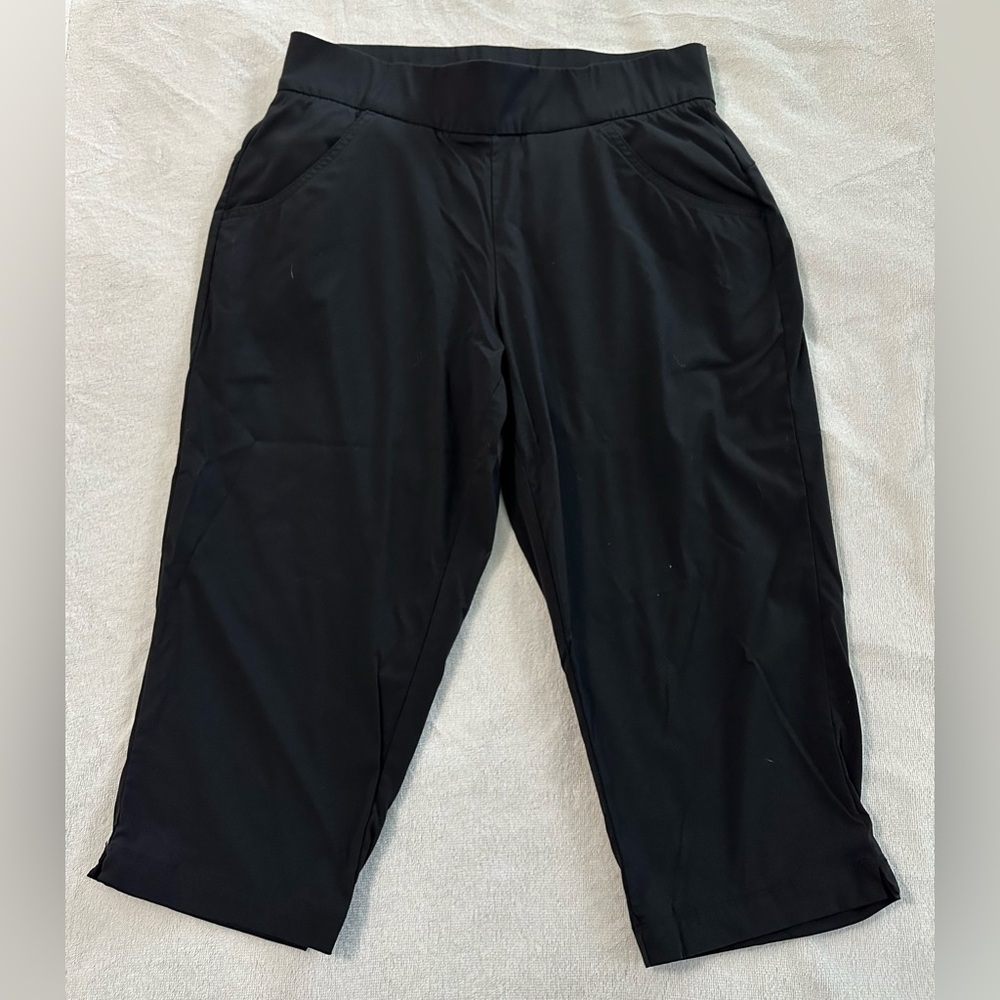 Columbia Women's Black Capri Pants - Size Medium